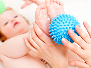 Beneficios del masaje infantil en la estimulación temprana
