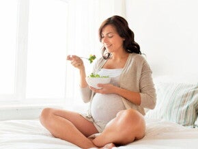 Las mujeres embarazadas deben llevar una alimentación balanceada