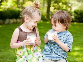Incluye lácteos en la alimentación de los niños para favorecer su desarrollo Los lácteos son fundamentales para los niños