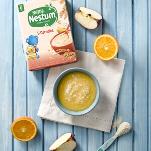 Papilla de manzana y naranja con NESTUM® 5 cereales Papilla de manzana y naranja con NESTUM® 5 cereales