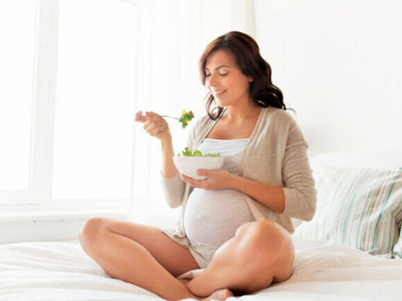 Las mujeres embarazadas deben llevar una alimentación balanceada
