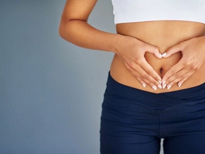 Causas de la infertilidad Mujer tocando su vientre