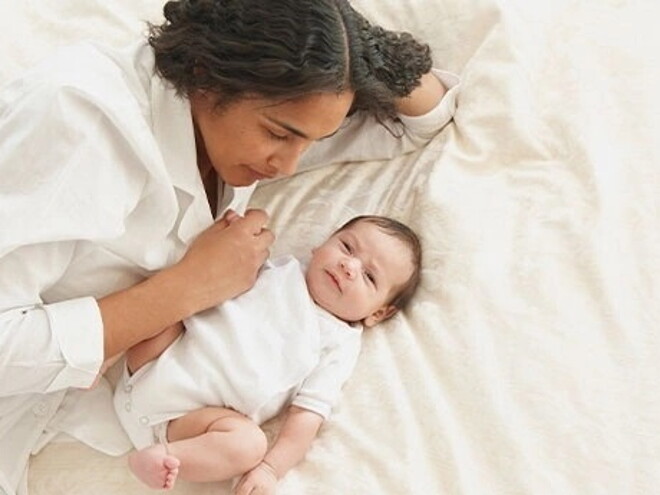 mama-con-bebe cuidados-postparto-mama-con-bebe