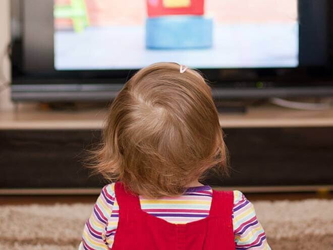 La televisión: el falso amigo de los bebés La televisión: el falso amigo de los bebés