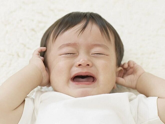 como aliviar cólicos del bebe bebé llorando por cólicos