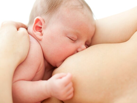 ¿La proteína de la leche materna podría ser el nutriente más importante para los bebés?