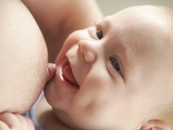 Los nutrientes y las calorías de la leche materna cambian para satisfacer las necesidades de tu bebé.