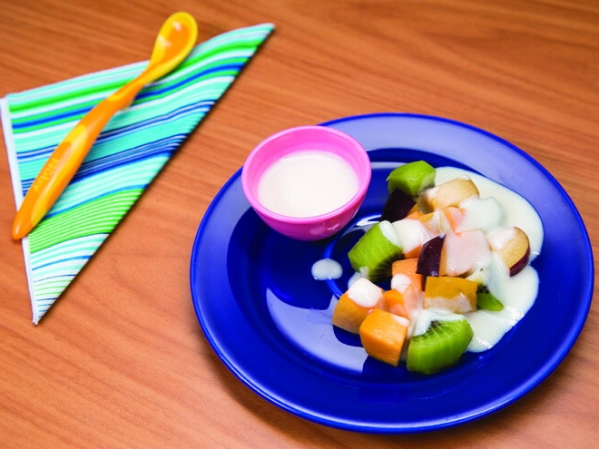 Ensalada de Frutas Mixta con Salsa de Vainilla