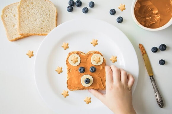 Merienda para el Día del Niño pancitos con crema de maní