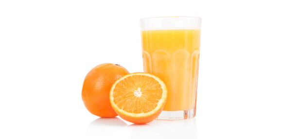 Vaso de jugo de naranja. 