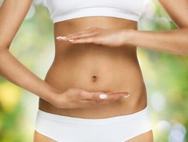 Conoce los síntomas de la anovulación abdomen de una mujer