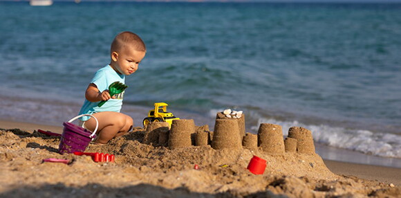 Sigue estos consejos y disfruta de tu bebé en la playa. Sigue estos consejos y disfruta de tu bebé en la playa.